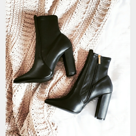 🚨The New York// black faux leather boot - Picture 3 of 3